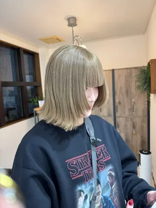 ミディアム 手塚 麗のヘアスタイル