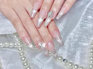 ネイル 🦋 Queenieのネイルデザイン