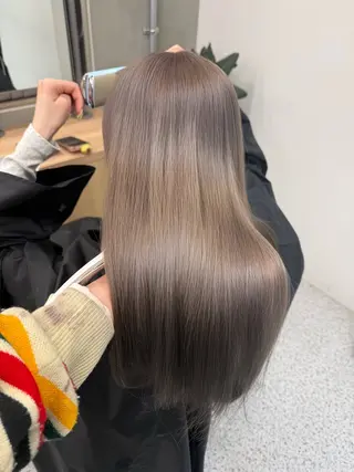 ロング ツヤ髪 透明感カラー ゆいなのヘアスタイル