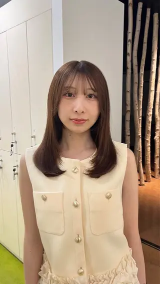 ミディアム レイヤーカット/ 艶カラー/YUKAのヘアスタイル