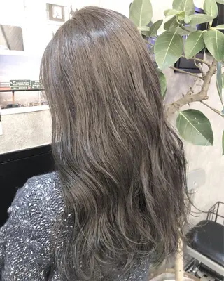 ロング カラー 顔周りレイヤーカット ブリーチminamiのヘアスタイル
