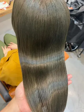 セミロング カラー navile momoのヘアスタイル