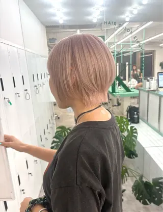 ショート 綾乃／デザインカラー ／ハイトーン／ボブのヘアスタイル