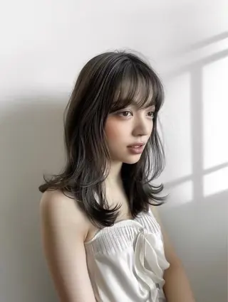 ミディアム オリーブベージュ/ 上田優希　/透明感カのヘアスタイル
