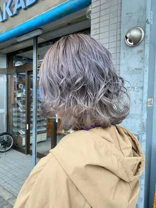 ミディアム ゆぴ☾/推しカラー /ハイトーンのヘアスタイル