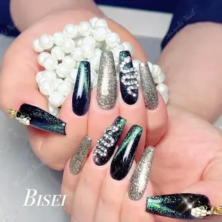 ネイル 🦋 Queenieのネイルデザイン