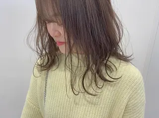 ミディアム カラー 透明感♡︎♡︎ 佐々木早苗のヘアスタイル