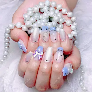 ネイル 🦋 Queenieのネイルデザイン