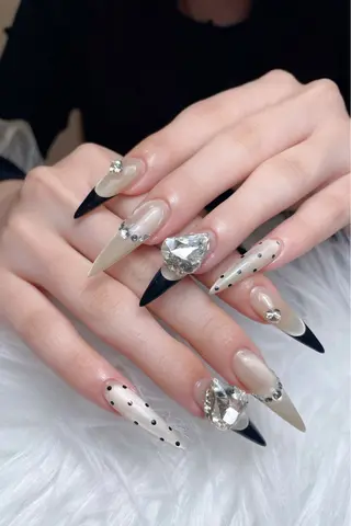 ネイル Rei _Nail 新宿のネイルデザイン