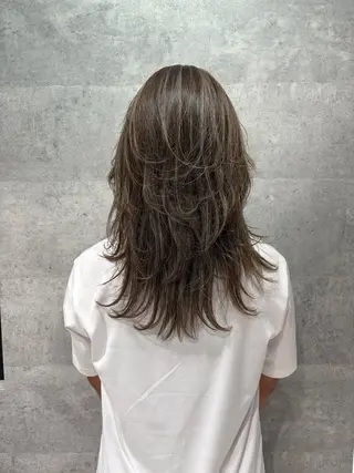 ミディアム カラー FOX 新菜のヘアスタイル