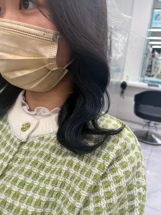 ミディアム 寒色/ベージュヘア ブリーチありMiOのヘアスタイル