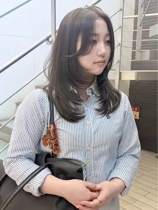 セミロング レイヤーカット🪽 カネコミユのヘアスタイル