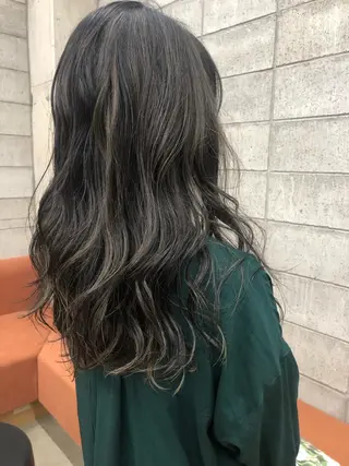 ロング カラー ポルトユイ エツのヘアスタイル