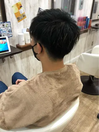 メンズ white.梅田 デザインカラー🦄のヘアスタイル