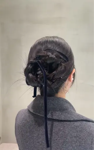 ヘアアレンジ 神戸レイヤーカット 顔周り／骨格診断のヘアスタイル
