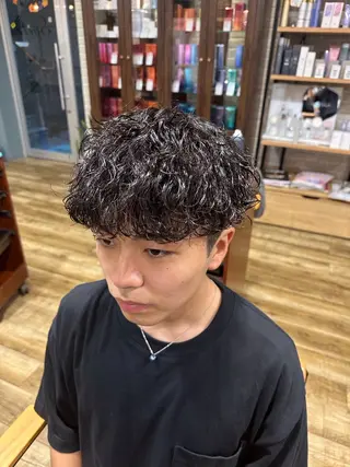 ミディアム パーマ メンズ 鶴田 将清のヘアスタイル