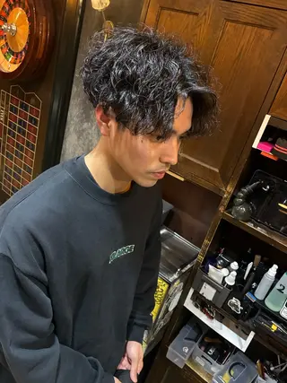 パーマ メンズ ワガ カズマのヘアスタイル