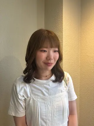 ミディアム 佃 風子のヘアスタイル