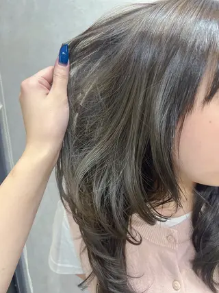 セミロング カラー YUI ハイトーンカラーのヘアスタイル