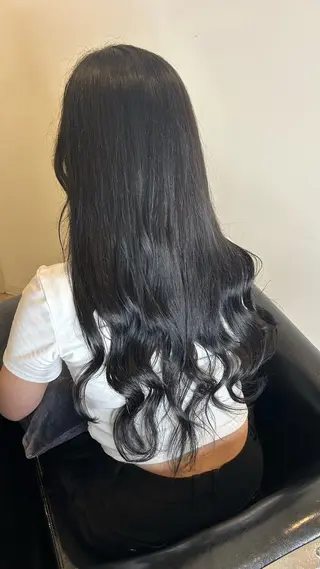 カラー ユイ コハルのヘアスタイル