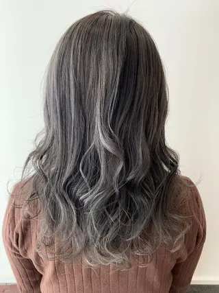 ロング 透明感カラー 🩶🩵🩷AIRIのヘアスタイル