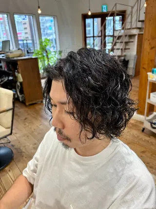 ミディアム beat 磯谷のヘアスタイル