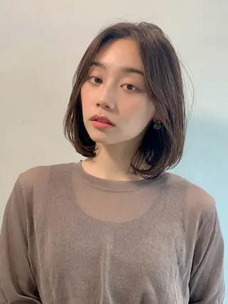 ミディアム 米澤 由衣のヘアスタイル