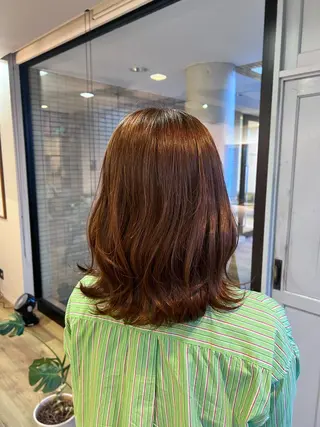 セミロング カラー ツキダテ ユイのヘアスタイル