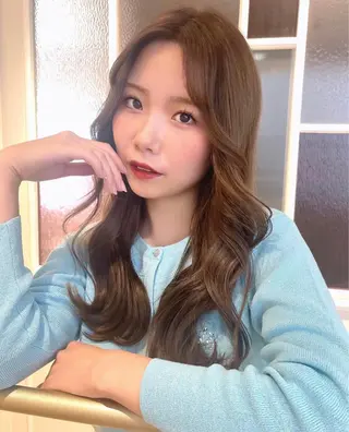 ロング fuwari 美白ショコラカラーのヘアスタイル