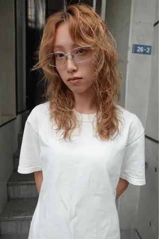 セミロング レイヤーカット\ウル フ chinatsuのヘアスタイル