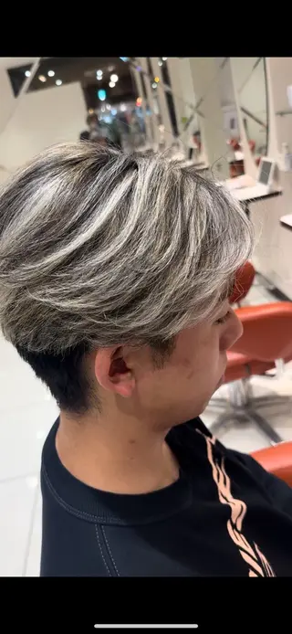 ショート カラー メンズ バレイヤージュ＆ 高発色カラー／市川のヘアスタイル