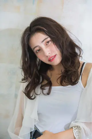 セミロング 《インナーカラー》 YAMADAのヘアスタイル