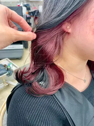 セミロング カラー インナーカラー 推し ブリーチ  髪質改善のヘアスタイル