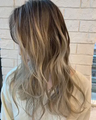 ロング カラー 韓国レイヤー×艶髪 ハイトーンRyukiのヘアスタイル