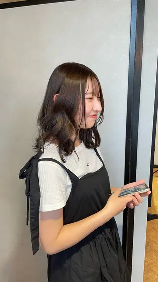 セミロング 檜谷 晴　顔周りカットのヘアスタイル