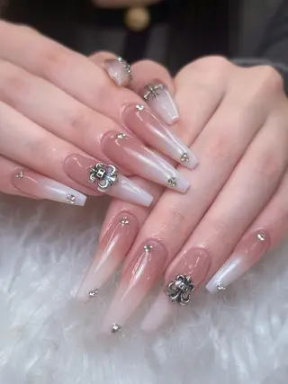ネイル NIE NAIL Luxeのネイルデザイン