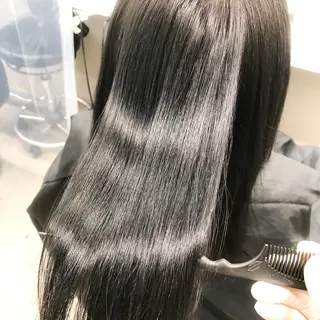 ロング カラー ハイトーン×レイヤー カットTAKUMIのヘアスタイル