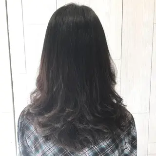 セミロング パーマ ハイライトカラー レイヤーカットのヘアスタイル
