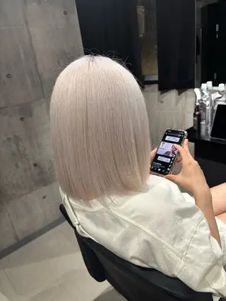 ショート カラー _WHITE / KENTOのヘアスタイル