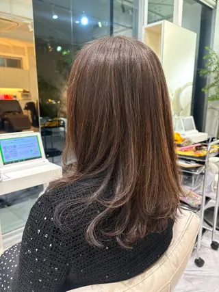 ミディアム 明壁 沙弓のヘアスタイル