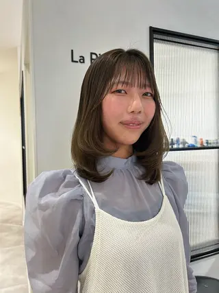 ミディアム カラー オリーブベージュ/ ブリーチなし透明感のヘアスタイル