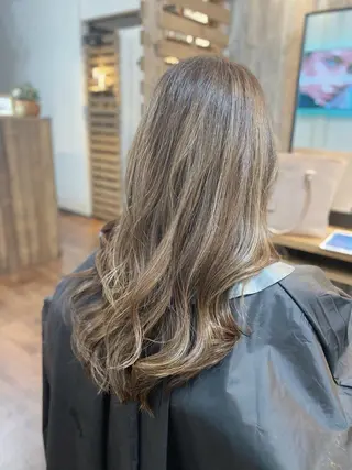 ロング カラー ヘアアレンジ Luzir⭐︎ GEN⭐︎のヘアスタイル