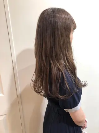 ロング カラー MIOベージュカラー 柔らかいカラーのヘアスタイル