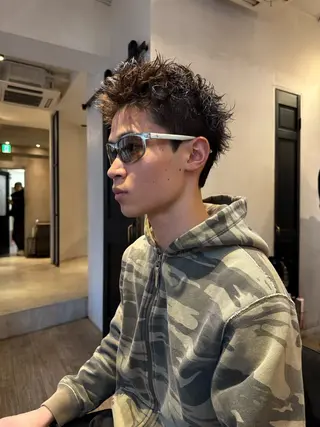 ショート カラー パーマ メンズ 吉岡 幸之進のヘアスタイル