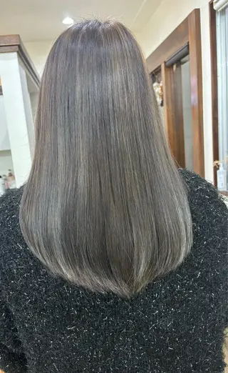 ミディアム カラー grand juteのヘアスタイル
