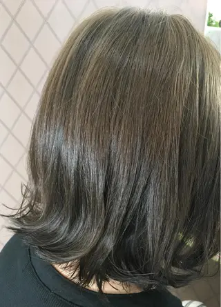 ミディアム カラー 古林 理沙のヘアスタイル