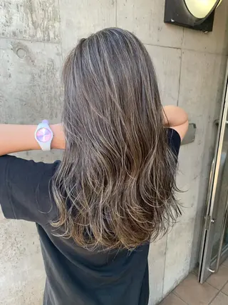 ロング カラー ミルクティーベージュ ブリーチ 店長 清水のヘアスタイル