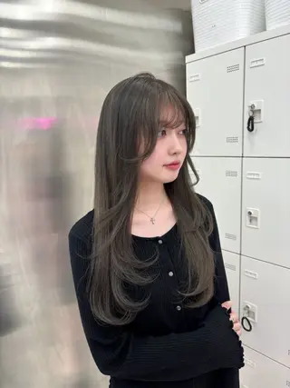 ロング カラー 抜け感レイヤー︴ ニュアンスカラーのヘアスタイル