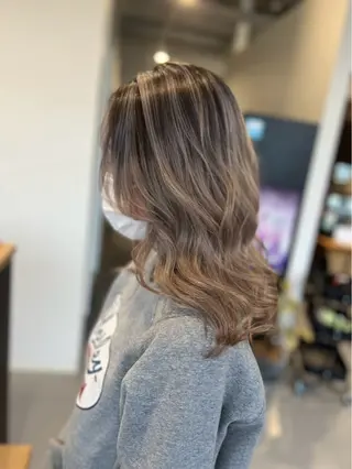 ロング 浅原 恵樹のヘアスタイル