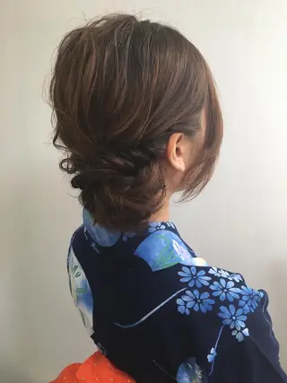 ロング カラー ヘアアレンジ 鍵山 千秋のヘアスタイル